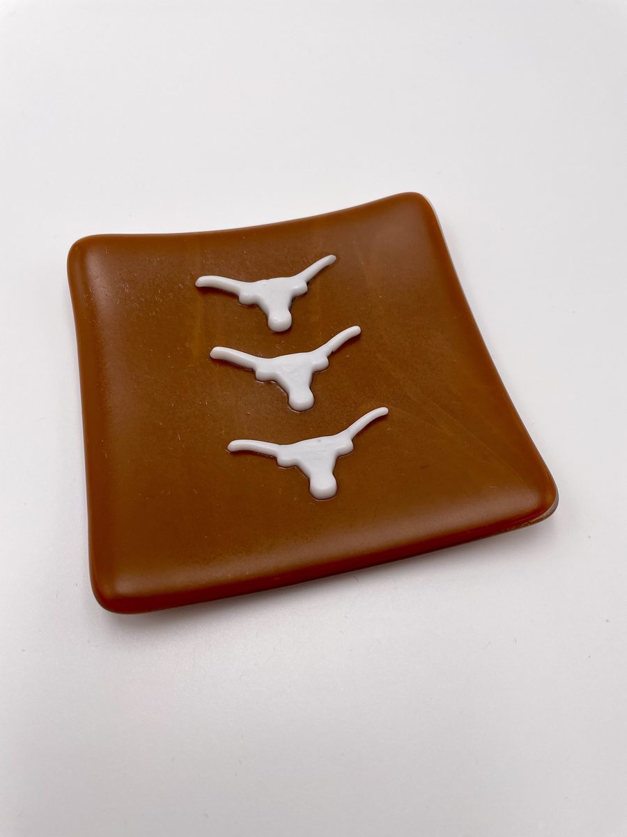 Brown plate with white bird motifs