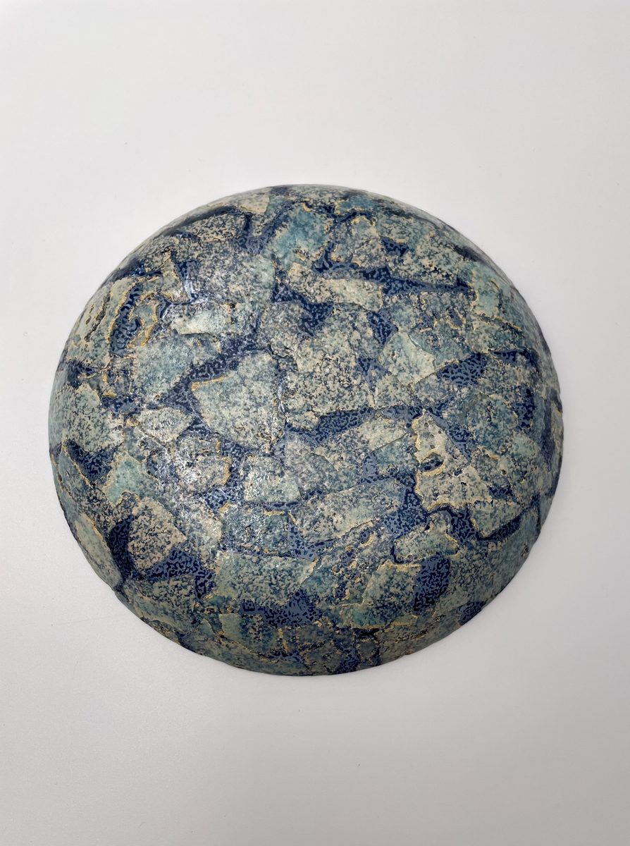 Round sphere with crackle finish